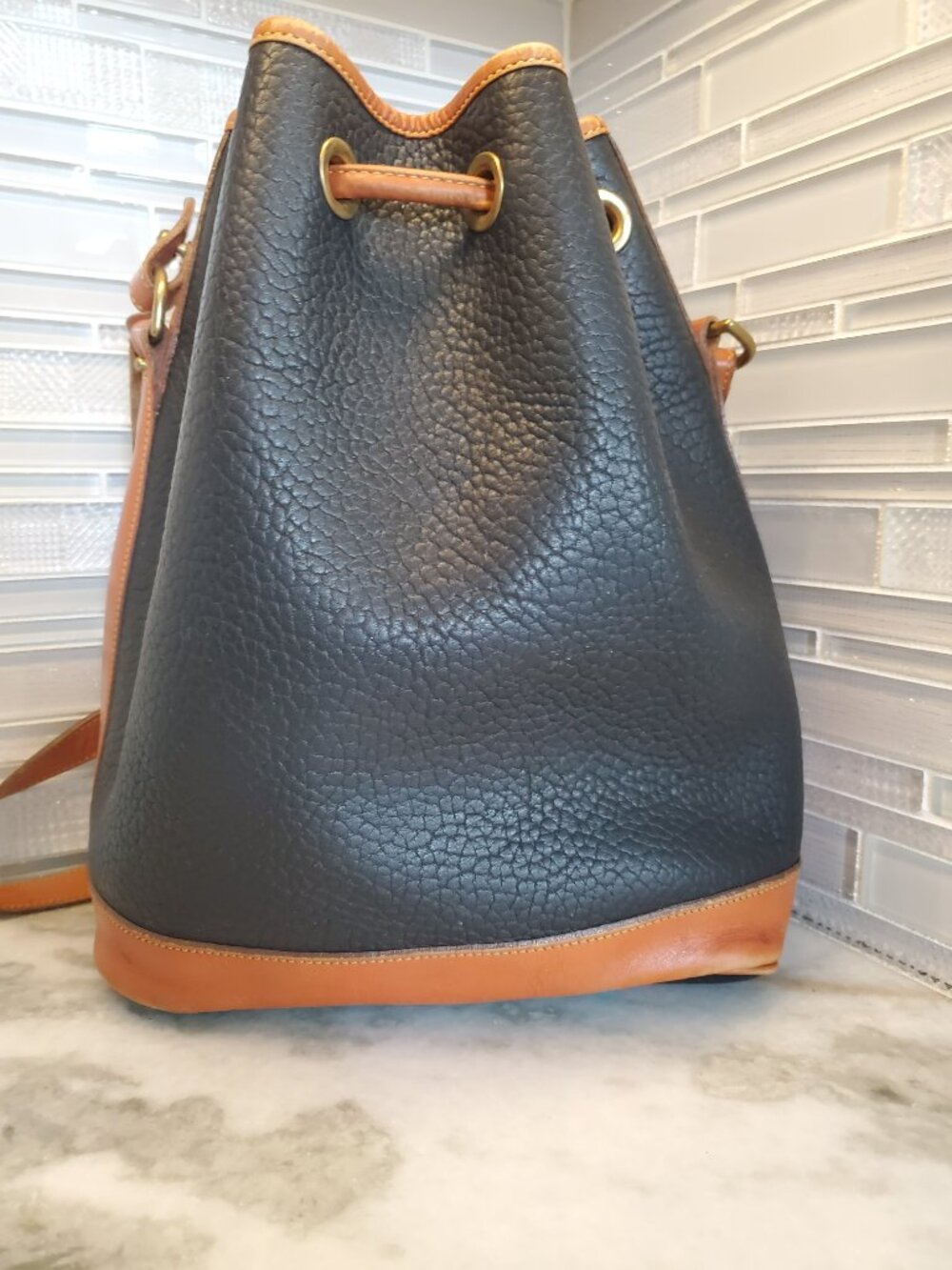 Vintage Dooney & Bourke 90s Drawstring Bucket Bag Black & BritisTan - Picture 4 of 10